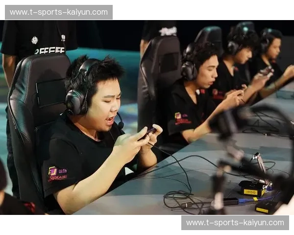 电竞战报:掀起热血对决,见证冠军崛起